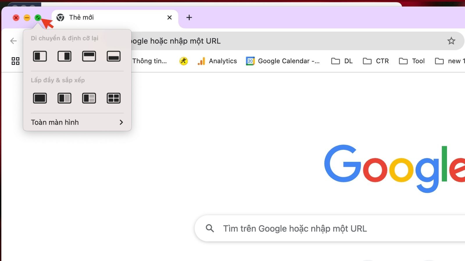 Di chuột vào nút xanh lá trên cửa sổ để bật tùy chọn chia đôi màn hình Mac (Sequoia 15)