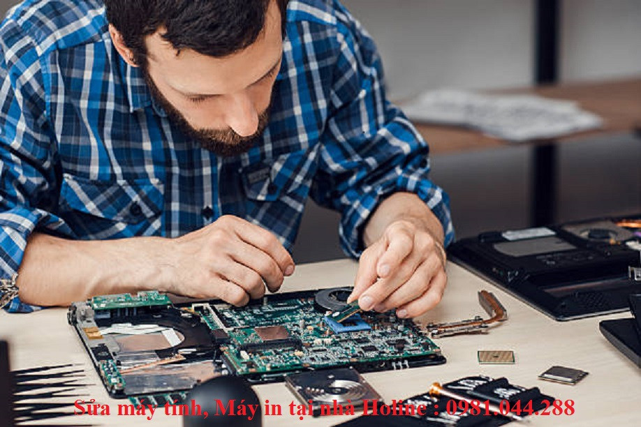 Kỹ thuật viên thao tác kích hoạt Windows/Office từ xa qua phần mềm hỗ trợ
