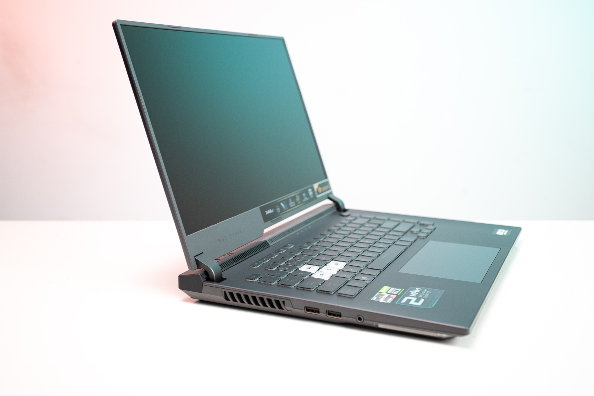 Bo mạch chủ laptop Asus trong quá trình kiểm tra phần cứng