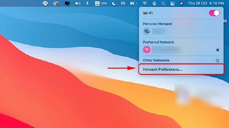 Mở Network Preferences trên macOS để xoá mạng WiFi đã lưu và cấu hình lại