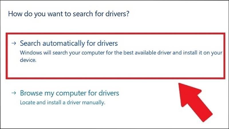 Chọn Search automatically for drivers để Windows tự tải và cài driver GPU tương thích