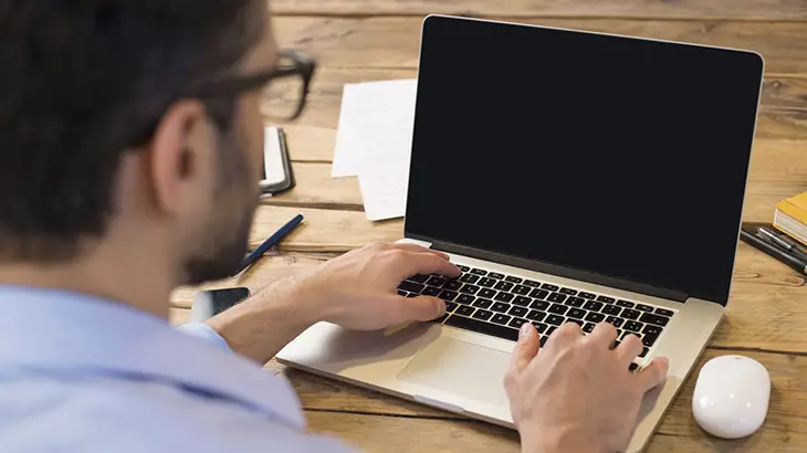 Nguyên nhân thường gặp khiến laptop xuất hiện màn hình đen khi khởi động Windows 10