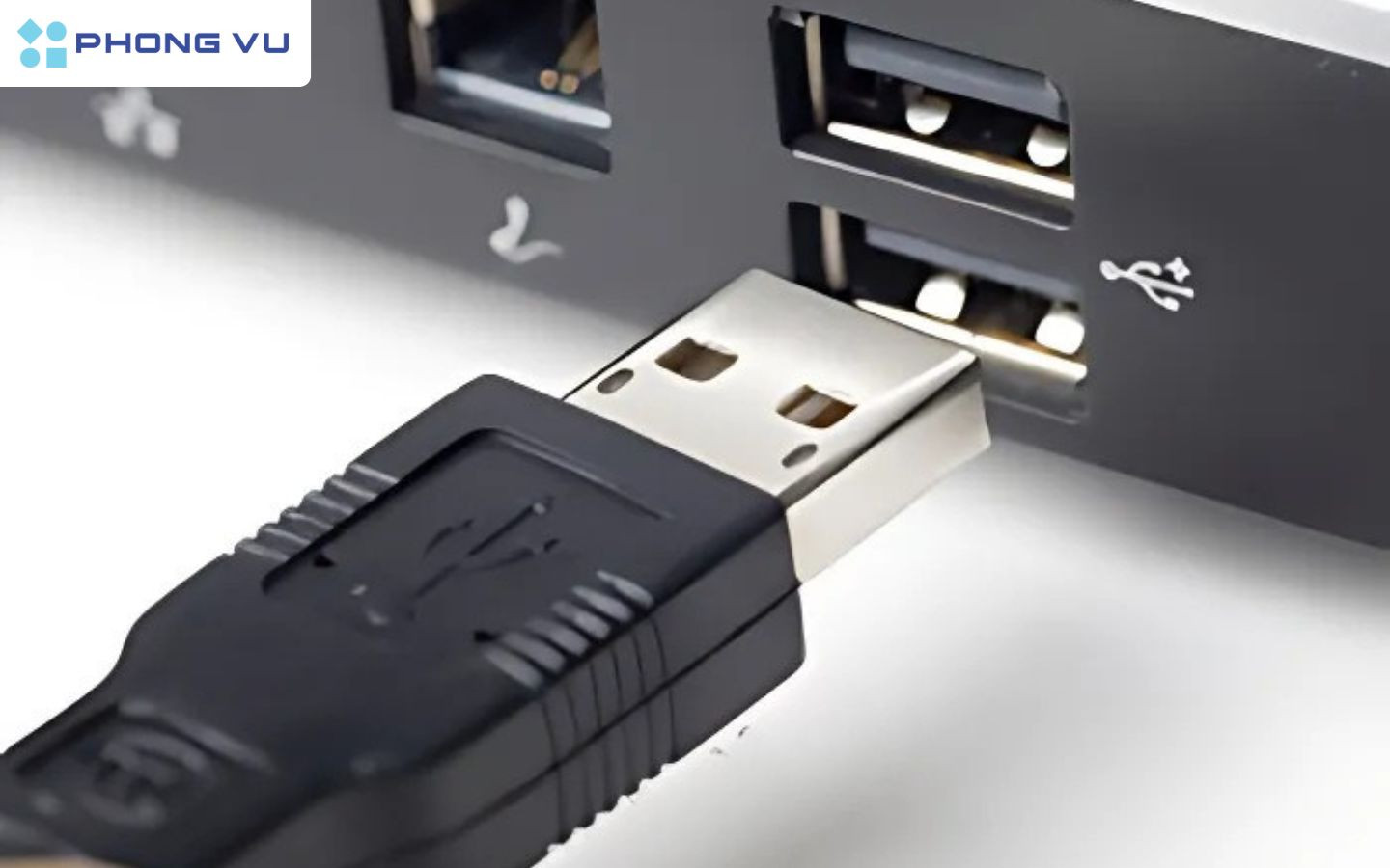 Cổng USB có thể bị lỏng, hỏng, bám bụi bẩn, hoặc không đủ nguồn điện nên không nhận chuột