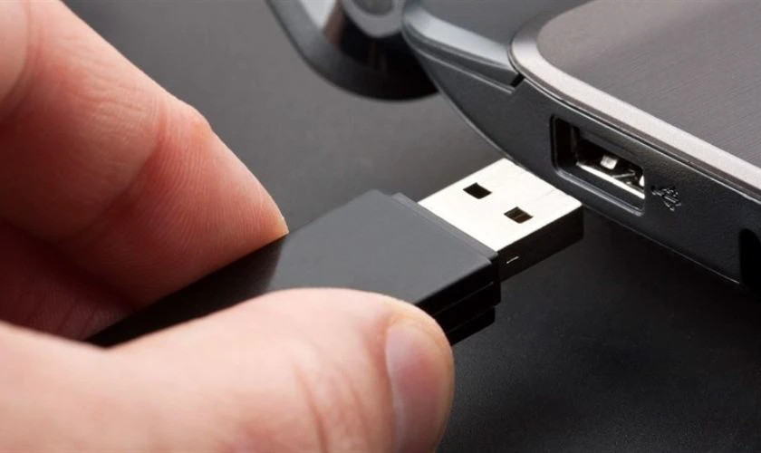 USB hoặc thẻ nhớ cắm ngoài có thể làm máy tính không khởi động được đúng thiết bị hệ điều hành